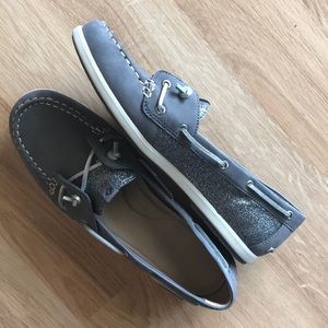 NWOT Sperry boat shoes.